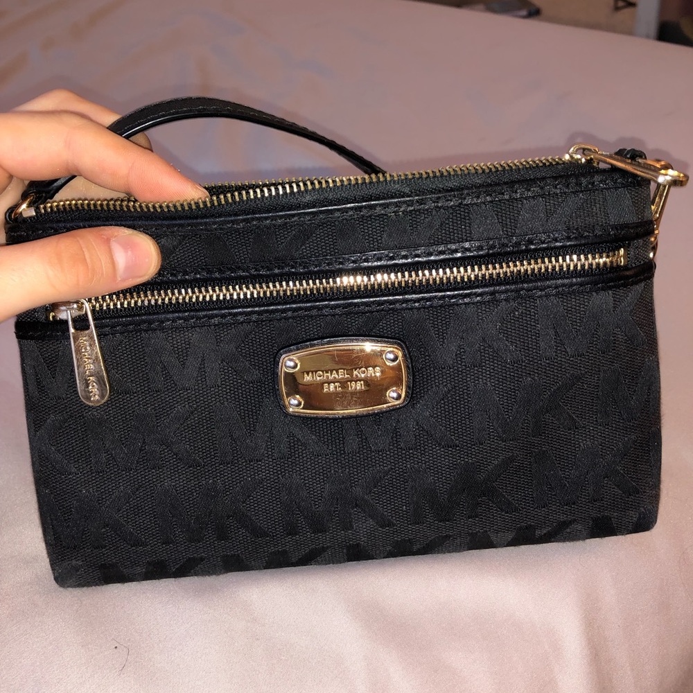Michael Kors Wristlet - Picture 1 of 3